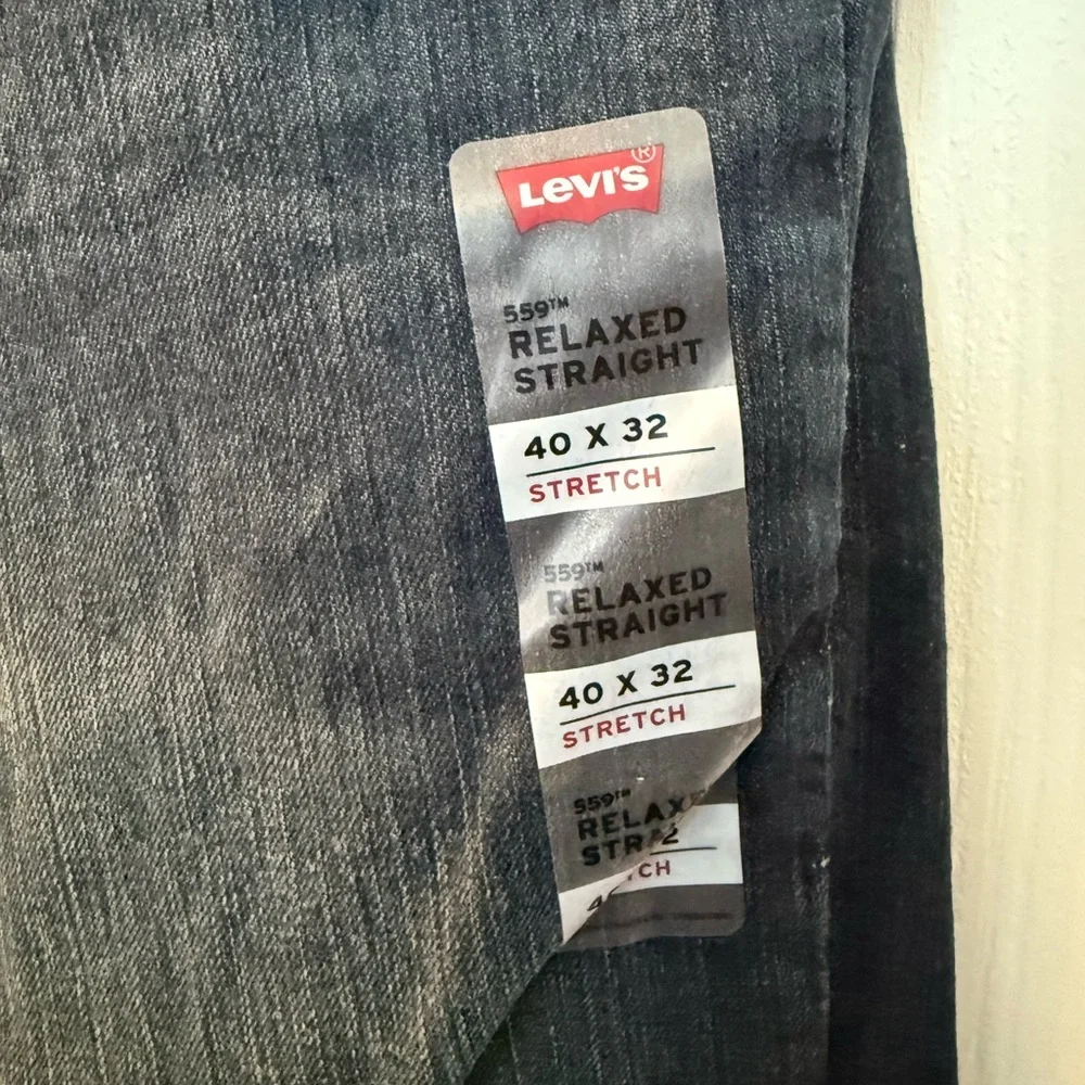 2 Pairs of Levi’s 559 Jeans - Picture 10 of 12